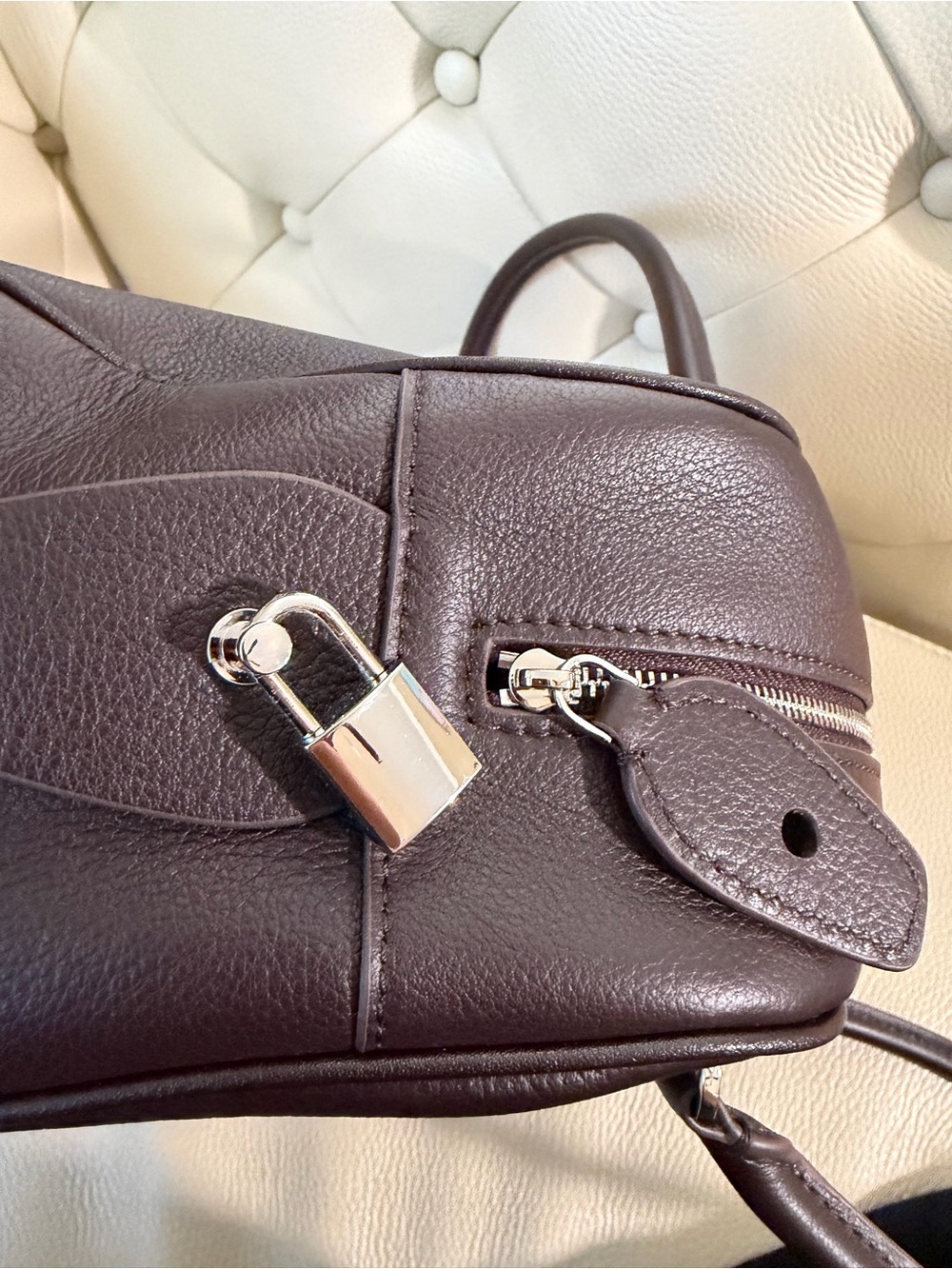 Genuine calfskin Leather handbag like new - Picture 13 of 15